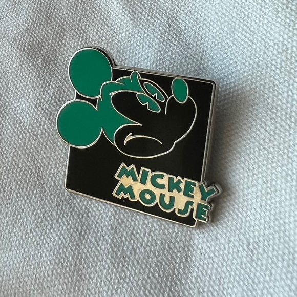Disney Mickey Mouse Pin - Picture 1 of 3